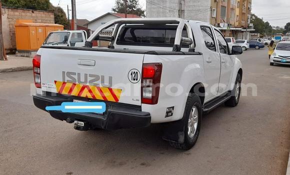 Comprar Usado Isuzu D-MAX Branco Carro em Maputo em Maputo Comprar Usado Isuzu D-MAX Branco Carro em Maputo em Maputo