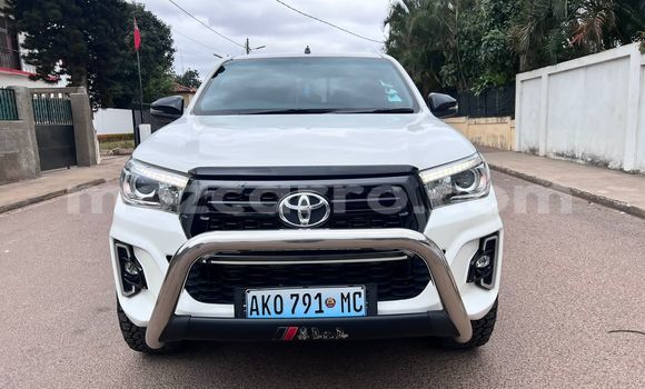 Comprar Usado Toyota Hilux Branco Carro em Maputo em Maputo