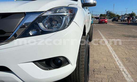 Nunua Ilio tumika Mazda BT-50 Nyeupe Gari ndani ya Maputo nchini Maputo