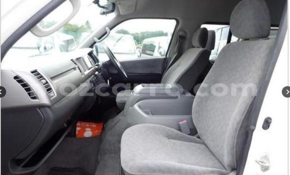 Comprar Usado Toyota Hiace Branco Carro em Manica em Manica Comprar Usado Toyota Hiace Branco Carro em Manica em Manica