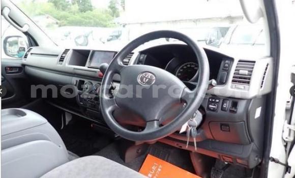 Comprar Usado Toyota Hiace Branco Carro em Manica em Manica Comprar Usado Toyota Hiace Branco Carro em Manica em Manica