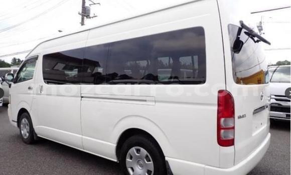 Comprar Usado Toyota Hiace Branco Carro em Manica em Manica Comprar Usado Toyota Hiace Branco Carro em Manica em Manica