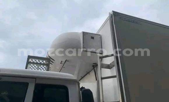 Comprar Usado Isuzu FTR 850 Branco Caminhão em Maputo em Maputo Comprar Usado Isuzu FTR 850 Branco Caminhão em Maputo em Maputo