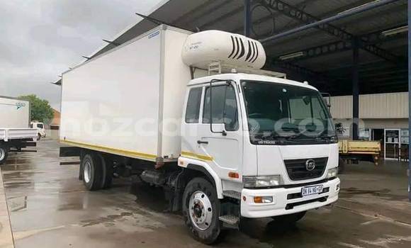 Comprar Usado Isuzu FTR 850 Branco Caminhão em Maputo em Maputo Comprar Usado Isuzu FTR 850 Branco Caminhão em Maputo em Maputo