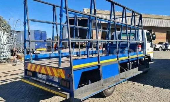 Comprar Usado Isuzu FTR 850 Branco Caminhão em Maputo em Maputo Comprar Usado Isuzu FTR 850 Branco Caminhão em Maputo em Maputo