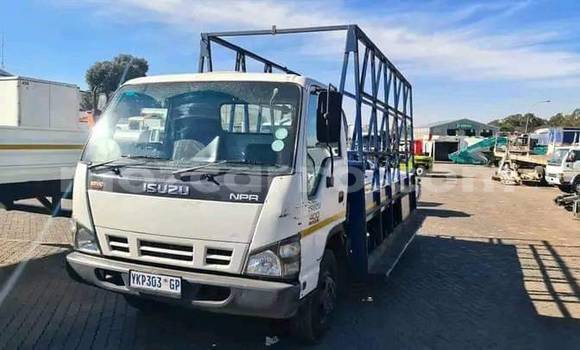 Comprar Usado Isuzu FTR 850 Branco Caminhão em Maputo em Maputo Comprar Usado Isuzu FTR 850 Branco Caminhão em Maputo em Maputo