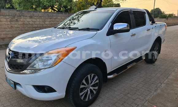 Nunua Ilio tumika Mazda BT-50 Nyeupe Gari ndani ya Maputo nchini Maputo