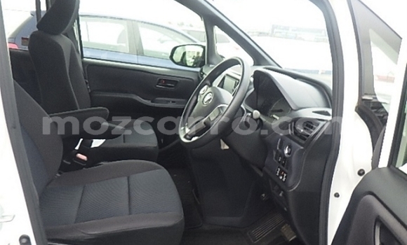 Buy Used Toyota Noah White Car in Inhambane in Inhambane Buy Used Toyota Noah White Car in Inhambane in Inhambane