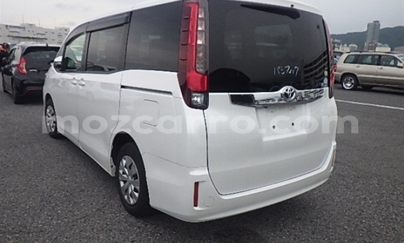 Buy Used Toyota Noah White Car in Inhambane in Inhambane Buy Used Toyota Noah White Car in Inhambane in Inhambane