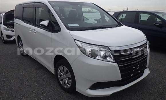 Buy Used Toyota Noah White Car in Inhambane in Inhambane Buy Used Toyota Noah White Car in Inhambane in Inhambane