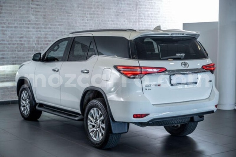 Big with watermark toyota fortuner maputo manhica 13284