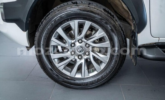 Nunua Ilio tumika Toyota Hilux Nyeupe Gari ndani ya Maputo nchini Maputo Nunua Ilio tumika Toyota Hilux Nyeupe Gari ndani ya Maputo nchini Maputo