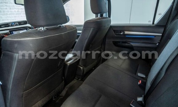 Nunua Ilio tumika Toyota Hilux Nyeupe Gari ndani ya Maputo nchini Maputo Nunua Ilio tumika Toyota Hilux Nyeupe Gari ndani ya Maputo nchini Maputo