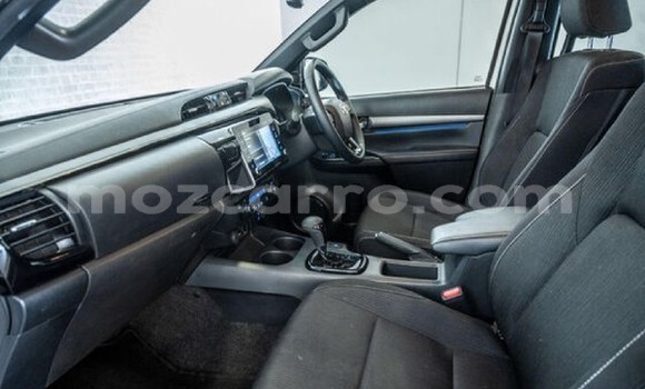 Nunua Ilio tumika Toyota Hilux Nyeupe Gari ndani ya Maputo nchini Maputo Nunua Ilio tumika Toyota Hilux Nyeupe Gari ndani ya Maputo nchini Maputo