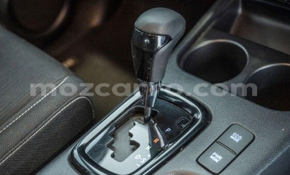Nunua Ilio tumika Toyota Hilux Nyeupe Gari ndani ya Maputo nchini Maputo Nunua Ilio tumika Toyota Hilux Nyeupe Gari ndani ya Maputo nchini Maputo