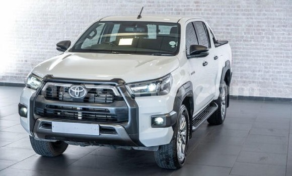 Nunua Ilio tumika Toyota Hilux Nyeupe Gari ndani ya Maputo nchini Maputo Nunua Ilio tumika Toyota Hilux Nyeupe Gari ndani ya Maputo nchini Maputo