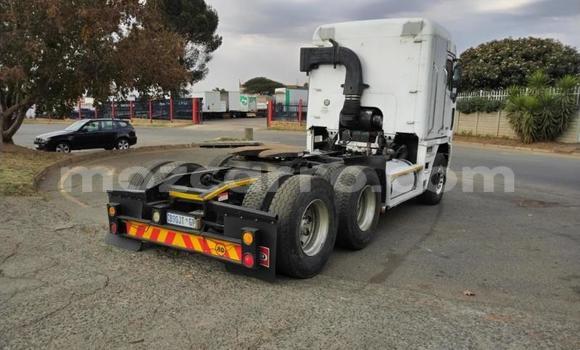 Comprar Usado Caterpillar 120 Branco Caminhão em Maputo em Maputo Comprar Usado Caterpillar 120 Branco Caminhão em Maputo em Maputo