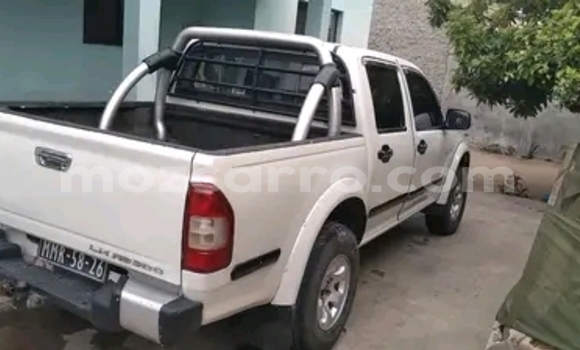 Comprar Usado Isuzu 117 Branco Carro em Maputo em Maputo