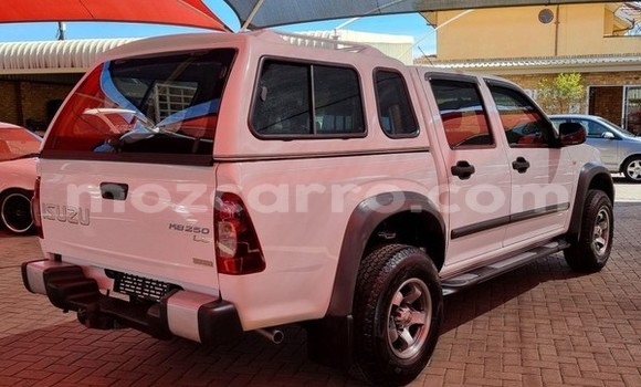 Comprar Usado Isuzu KB Branco Carro em Maputo em Maputo Comprar Usado Isuzu KB Branco Carro em Maputo em Maputo