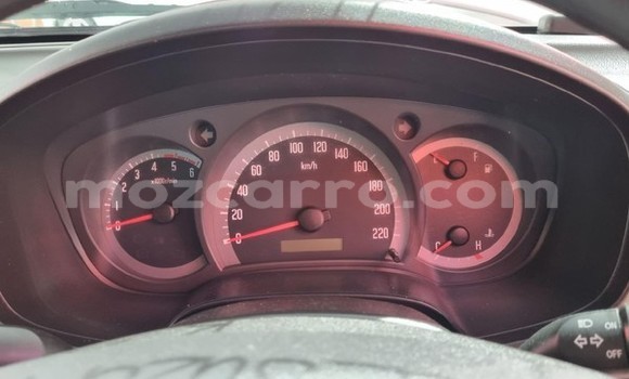 Comprar Usado Isuzu KB Branco Carro em Maputo em Maputo Comprar Usado Isuzu KB Branco Carro em Maputo em Maputo