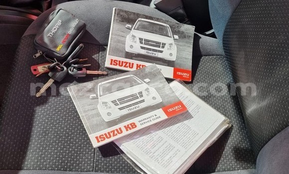 Comprar Usado Isuzu KB Branco Carro em Maputo em Maputo Comprar Usado Isuzu KB Branco Carro em Maputo em Maputo