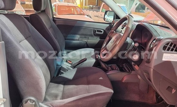 Comprar Usado Isuzu KB Branco Carro em Maputo em Maputo Comprar Usado Isuzu KB Branco Carro em Maputo em Maputo