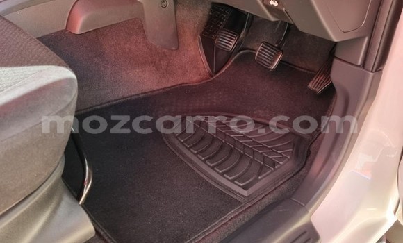 Comprar Usado Isuzu KB Branco Carro em Maputo em Maputo Comprar Usado Isuzu KB Branco Carro em Maputo em Maputo