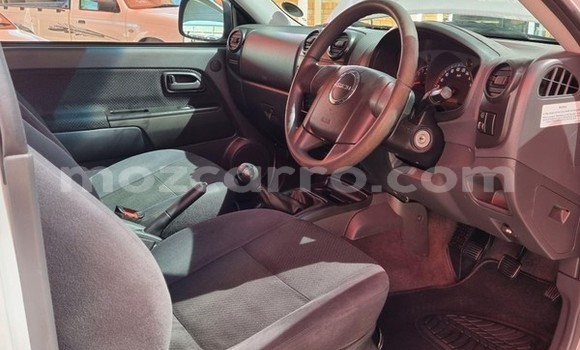 Comprar Usado Isuzu KB Branco Carro em Maputo em Maputo Comprar Usado Isuzu KB Branco Carro em Maputo em Maputo