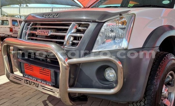 Comprar Usado Isuzu KB Branco Carro em Maputo em Maputo Comprar Usado Isuzu KB Branco Carro em Maputo em Maputo