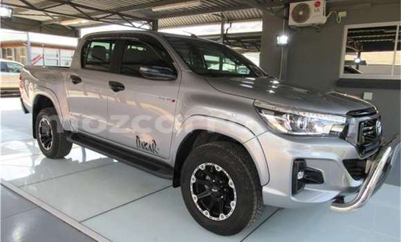 Buy Used Toyota Hilux Silver Car in Maputo in Maputo