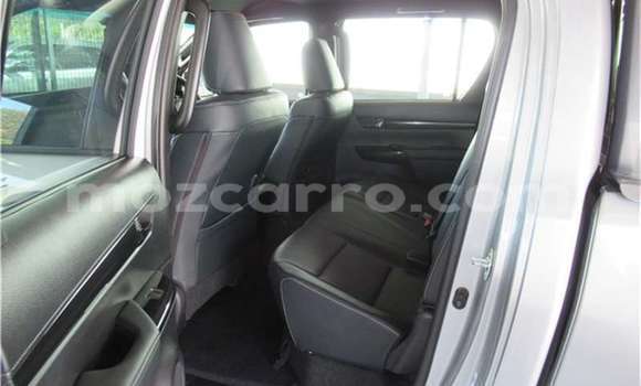 Nunua Ilio tumika Toyota Hilux Fedha Gari ndani ya Maputo nchini Maputo Nunua Ilio tumika Toyota Hilux Fedha Gari ndani ya Maputo nchini Maputo