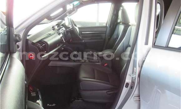 Nunua Ilio tumika Toyota Hilux Fedha Gari ndani ya Maputo nchini Maputo Nunua Ilio tumika Toyota Hilux Fedha Gari ndani ya Maputo nchini Maputo