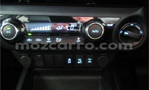 Nunua Ilio tumika Toyota Hilux Fedha Gari ndani ya Maputo nchini Maputo Nunua Ilio tumika Toyota Hilux Fedha Gari ndani ya Maputo nchini Maputo