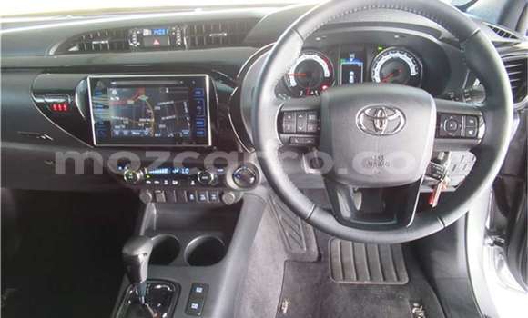 Nunua Ilio tumika Toyota Hilux Fedha Gari ndani ya Maputo nchini Maputo Nunua Ilio tumika Toyota Hilux Fedha Gari ndani ya Maputo nchini Maputo