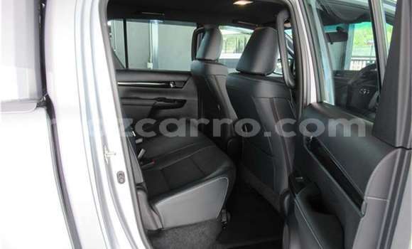 Nunua Ilio tumika Toyota Hilux Fedha Gari ndani ya Maputo nchini Maputo Nunua Ilio tumika Toyota Hilux Fedha Gari ndani ya Maputo nchini Maputo