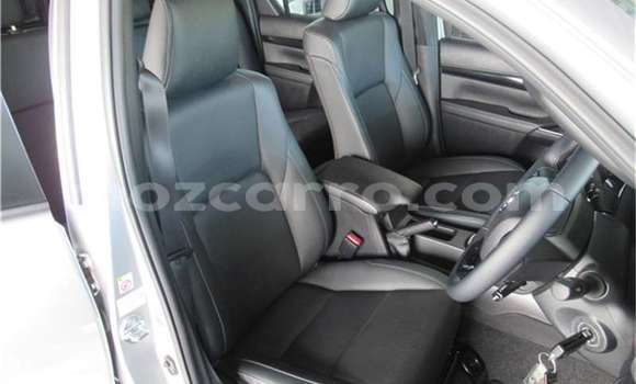 Nunua Ilio tumika Toyota Hilux Fedha Gari ndani ya Maputo nchini Maputo Nunua Ilio tumika Toyota Hilux Fedha Gari ndani ya Maputo nchini Maputo