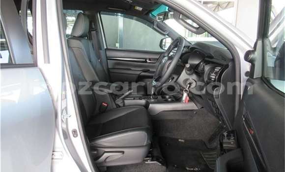 Nunua Ilio tumika Toyota Hilux Fedha Gari ndani ya Maputo nchini Maputo Nunua Ilio tumika Toyota Hilux Fedha Gari ndani ya Maputo nchini Maputo