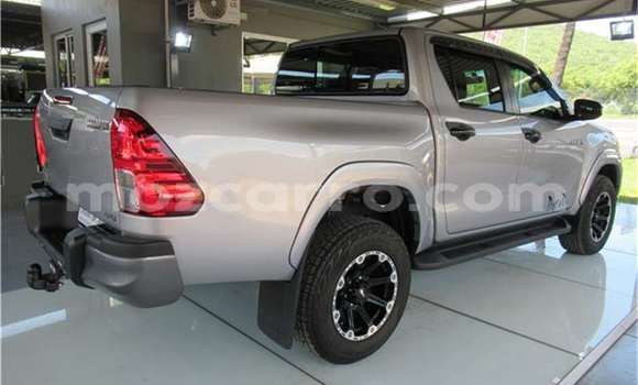 Nunua Ilio tumika Toyota Hilux Fedha Gari ndani ya Maputo nchini Maputo Nunua Ilio tumika Toyota Hilux Fedha Gari ndani ya Maputo nchini Maputo