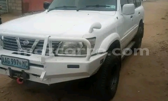Comprar Usado Nissan Patrol Branco Carro em Maputo em Maputo