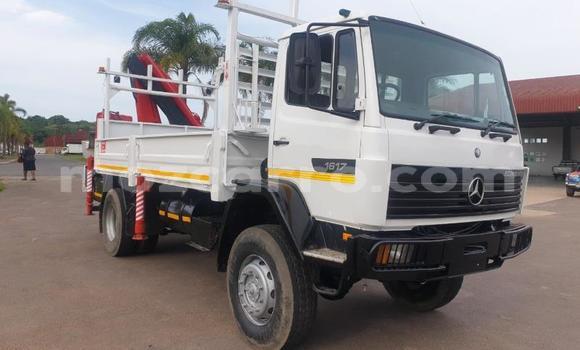 Comprar Usado Mercedes‒Benz Truck Branco Caminhão em Maputo em Maputo Comprar Usado Mercedes‒Benz Truck Branco Caminhão em Maputo em Maputo