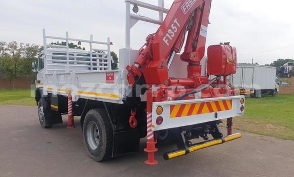 Comprar Usado Mercedes‒Benz Truck Branco Caminhão em Maputo em Maputo Comprar Usado Mercedes‒Benz Truck Branco Caminhão em Maputo em Maputo