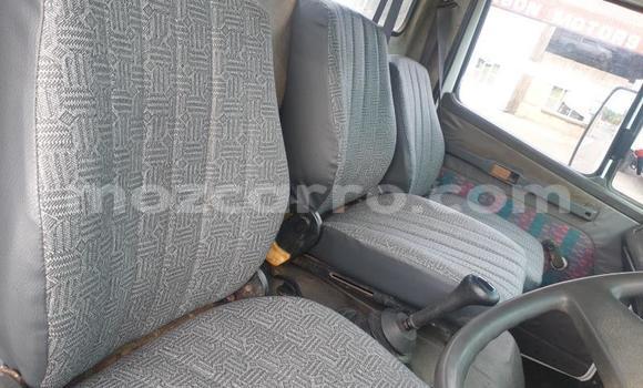 Comprar Usado Mercedes‒Benz Truck Branco Caminhão em Maputo em Maputo Comprar Usado Mercedes‒Benz Truck Branco Caminhão em Maputo em Maputo