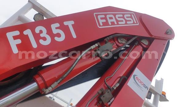 Comprar Usado Mercedes‒Benz Truck Branco Caminhão em Maputo em Maputo Comprar Usado Mercedes‒Benz Truck Branco Caminhão em Maputo em Maputo