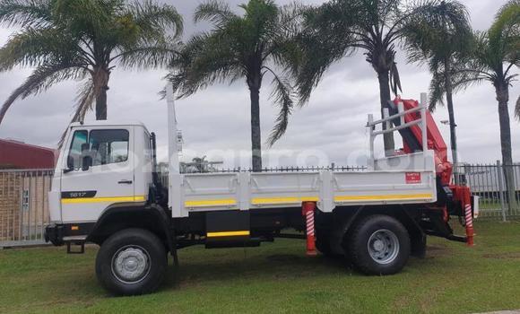 Comprar Usado Mercedes‒Benz Truck Branco Caminhão em Maputo em Maputo Comprar Usado Mercedes‒Benz Truck Branco Caminhão em Maputo em Maputo