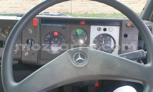 Comprar Usado Mercedes‒Benz Truck Branco Caminhão em Maputo em Maputo Comprar Usado Mercedes‒Benz Truck Branco Caminhão em Maputo em Maputo