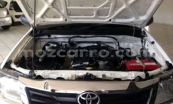Nunua Ilio tumika Toyota Hilux Nyeupe Gari ndani ya Maputo nchini Maputo Nunua Ilio tumika Toyota Hilux Nyeupe Gari ndani ya Maputo nchini Maputo