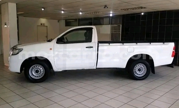 Nunua Ilio tumika Toyota Hilux Nyeupe Gari ndani ya Maputo nchini Maputo Nunua Ilio tumika Toyota Hilux Nyeupe Gari ndani ya Maputo nchini Maputo