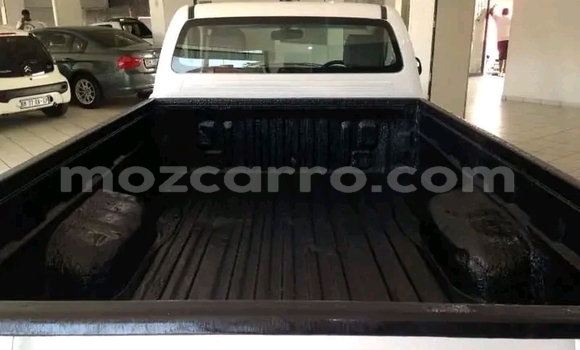 Nunua Ilio tumika Toyota Hilux Nyeupe Gari ndani ya Maputo nchini Maputo Nunua Ilio tumika Toyota Hilux Nyeupe Gari ndani ya Maputo nchini Maputo
