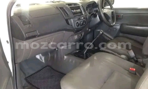 Nunua Ilio tumika Toyota Hilux Nyeupe Gari ndani ya Maputo nchini Maputo Nunua Ilio tumika Toyota Hilux Nyeupe Gari ndani ya Maputo nchini Maputo