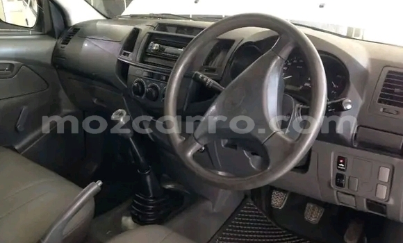 Nunua Ilio tumika Toyota Hilux Nyeupe Gari ndani ya Maputo nchini Maputo Nunua Ilio tumika Toyota Hilux Nyeupe Gari ndani ya Maputo nchini Maputo